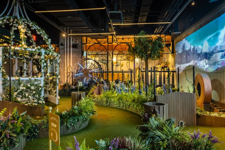 Artificial plants and flowers